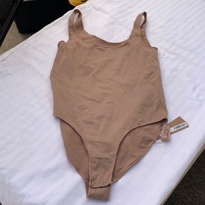 SKIMS bodysuit NWT